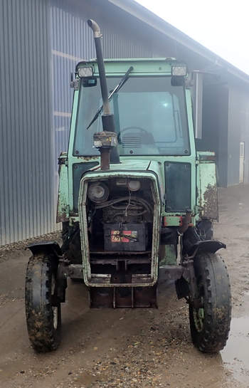 salg af Massey Ferguson 675 traktor