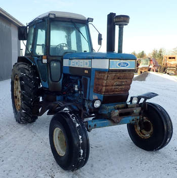 salg af Ford 8210 traktor