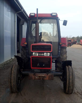 salg af Case 745 XL traktor