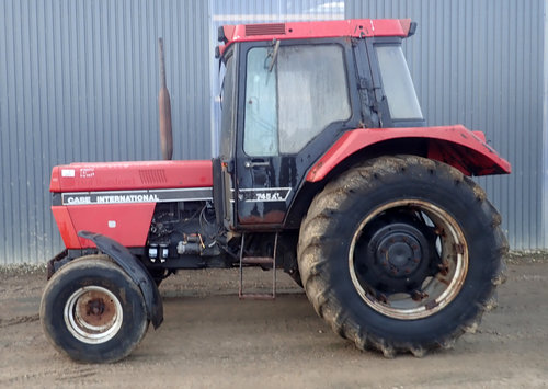 salg af Case 745 XL traktor