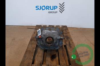 New Holland 8970A  Front axle house