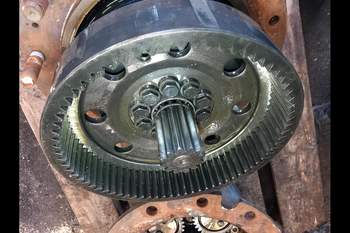 salg af New Holland 8970A RIGHT Front axle final drive