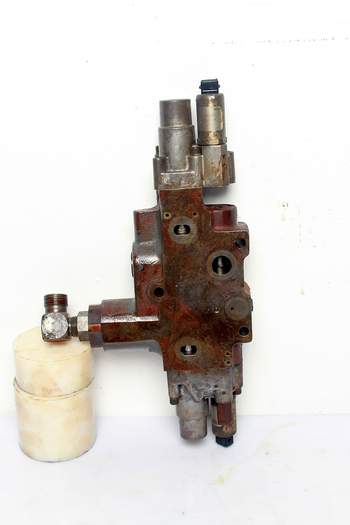 salg af New Holland 8970A  Hydraulic lift valve