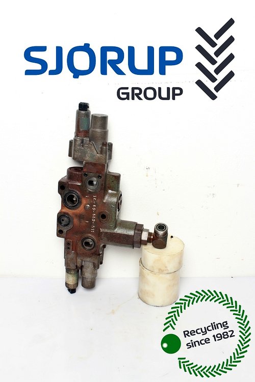 salg af New Holland 8970A  Hydraulic lift valve