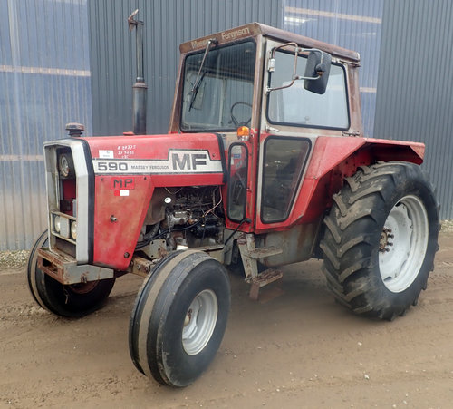 salg af Massey Ferguson 590 tractor