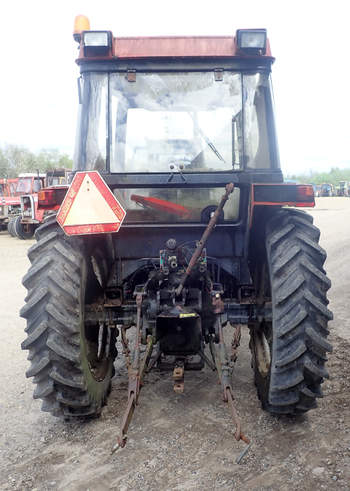 salg af Case 685 XL traktor