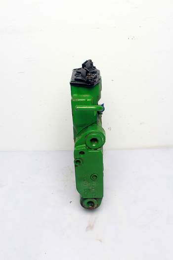 salg af John Deere 8330  Remote control valve