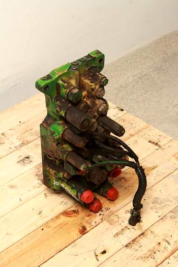 salg af John Deere 8530  Suspension control valve