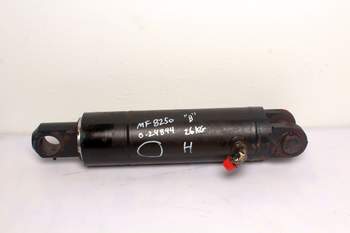 salg af Massey Ferguson 8250 RIGHT Lift Cylinder