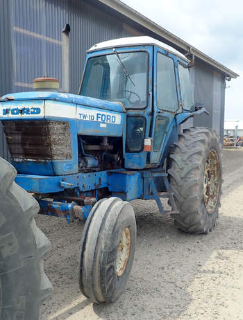 salg af Ford TW10 traktor