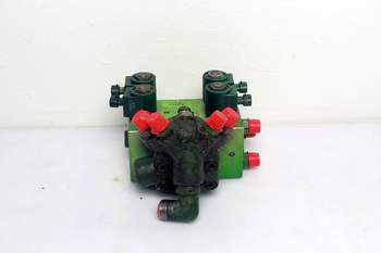 salg af John Deere 6155R  Suspension control valve