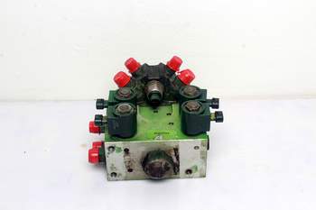 salg af John Deere 6155R  Suspension control valve