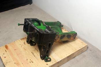 salg af John Deere 7710  Front axle support