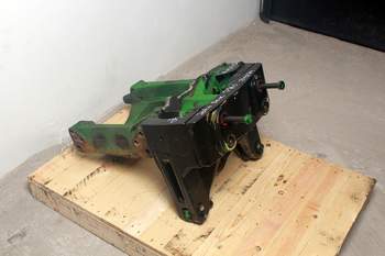 salg af John Deere 7710  Front axle support