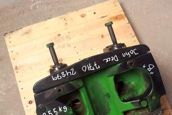 salg af John Deere 7710  Front axle support