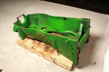 salg af John Deere 7820  Front axle support