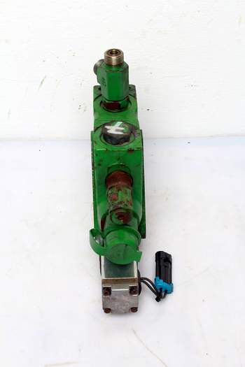 salg af John Deere 7820  Hydraulic lift valve