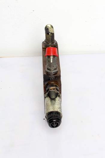 salg af Massey Ferguson 6480  Hydraulic lift valve