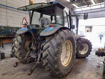 salg af New Holland 8560 tractor