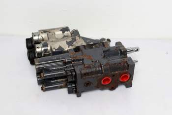 salg af New Holland 8560  Remote control valve