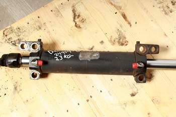 salg af Deutz-Fahr Agrotron 180.7  Front axle steering cylinder