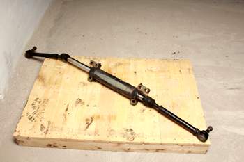 salg af Deutz-Fahr Agrotron 180.7  Front axle steering cylinder