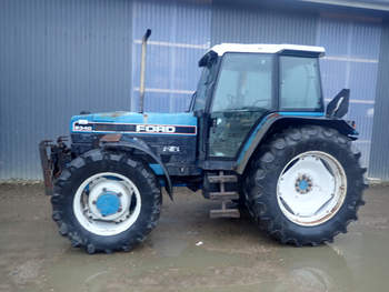 salg af New Holland 8340 tractor