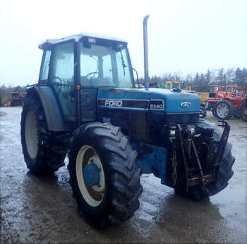 salg af New Holland 8340 tractor