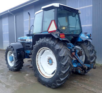 salg af New Holland 8340 traktor