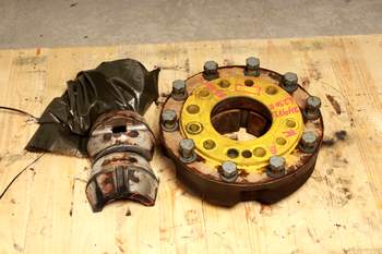 salg af John Deere 6250R RIGHT Rear wheelhub (Amercian type)