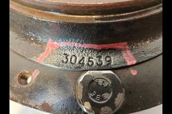 salg af Foraksel Slutdrev Valmet 900 VÄNSTER