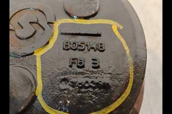 salg af Foraksel Slutdrev Valmet 900 VÄNSTER