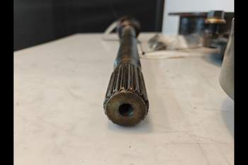 salg af Foraksel Slutdrev Valmet 900 VÄNSTER