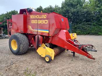 salg af Pressar New Holland BB980 