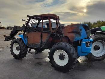 salg af Teleskoplastare New Holland LM435 