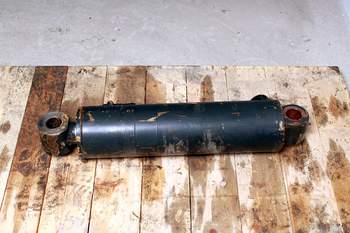 salg af New Holland LM435  Hydraulic Cylinder