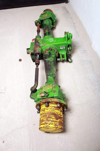 salg af John Deere 6820  Disassembled front axle