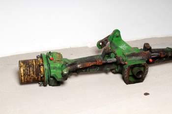 salg af Foraksel John Deere 6820