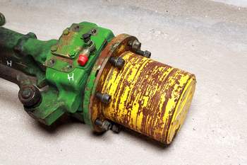 salg af Foraksel John Deere 6820