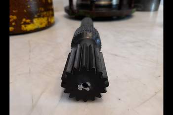 salg af Foraksel Slutdrev John Deere 6820 VÄNSTER