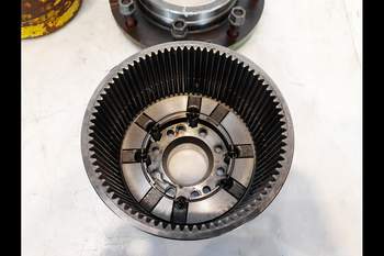 salg af Foraksel Slutdrev John Deere 6820 VÄNSTER