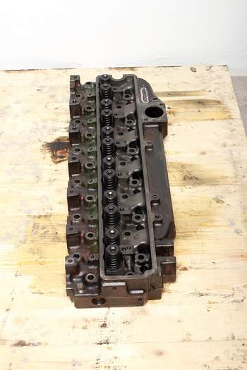 salg af John Deere 6820  Cylinder Head