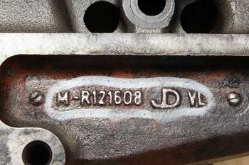 salg af John Deere 6820  Cylinder Head