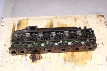 salg af John Deere 6820  Cylinder Head