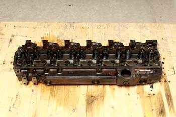 salg af John Deere 6820  Cylinder Head