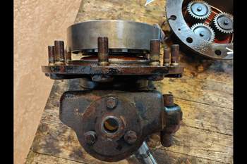 salg af Case CVX170 LEFT Front axle final drive