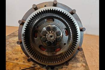 salg af Case CVX170 LEFT Front axle final drive