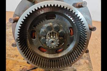 salg af Case CVX170 LEFT Front axle final drive