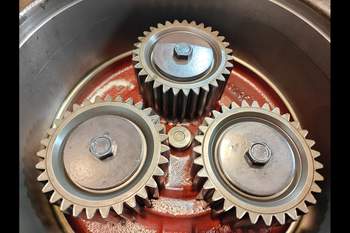 salg af Case CVX170 LEFT Front axle final drive