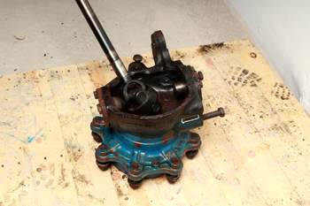 salg af Ford 4130 LEFT Front axle final drive